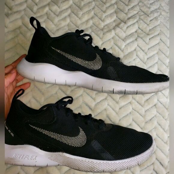 NIKE FLEX EXPERIENCE RUN 11 NEXT NATURE , Women's sz 8.5. Black & white . - Picture 1 of 4